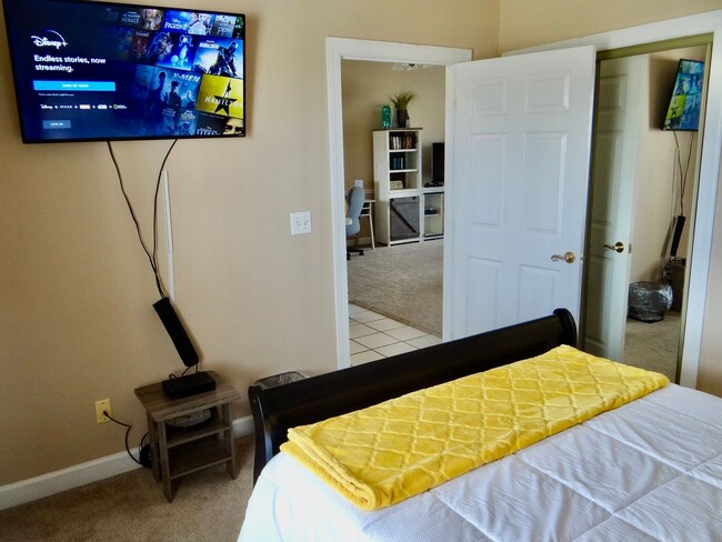 Building Photo - ****Medium Term Furnished Rental With Indoor & Outdoor Pools, Gaming System****