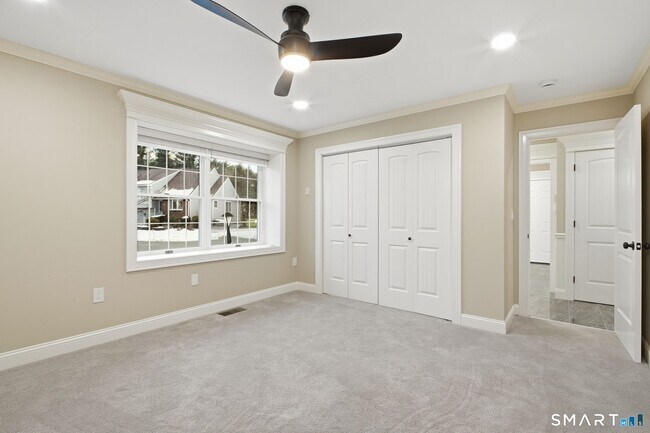 Building Photo - 193 The Meadows