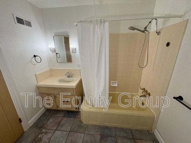 Building Photo - 1801 Riverside St