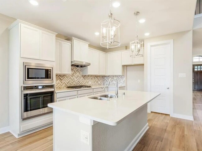 Building Photo - 7010 Lauren Oak Dr