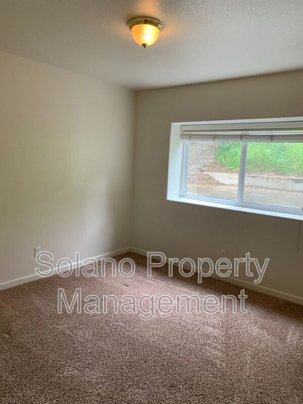 Building Photo - 607 E Monte Vista Ave