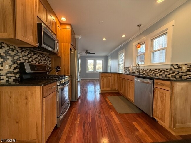 Building Photo - 40 W Shore Rd