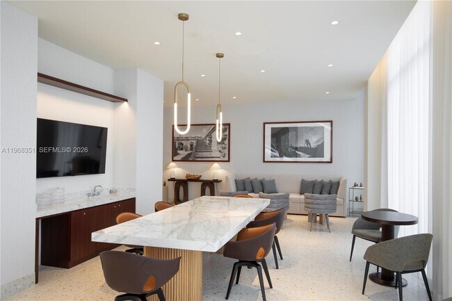 Building Photo - 2678 Tigertail Ave