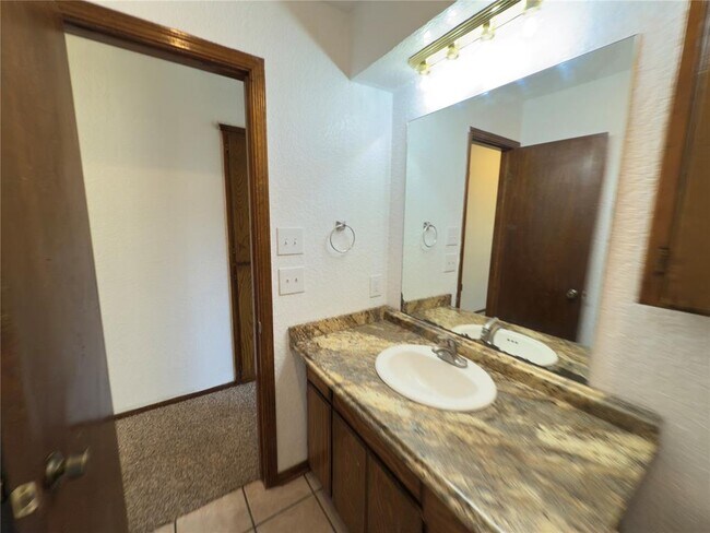 Building Photo - 1109 Dustin Dr