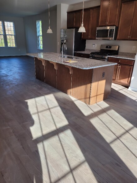 Building Photo - 4019 Holcomb Wy