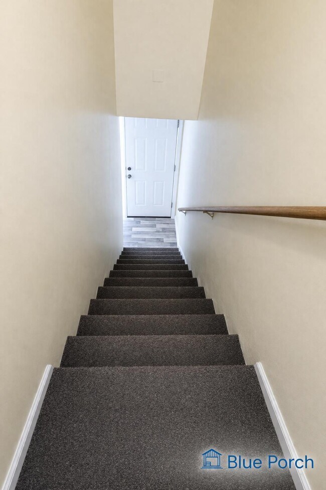 Building Photo - Mosely St Unit B