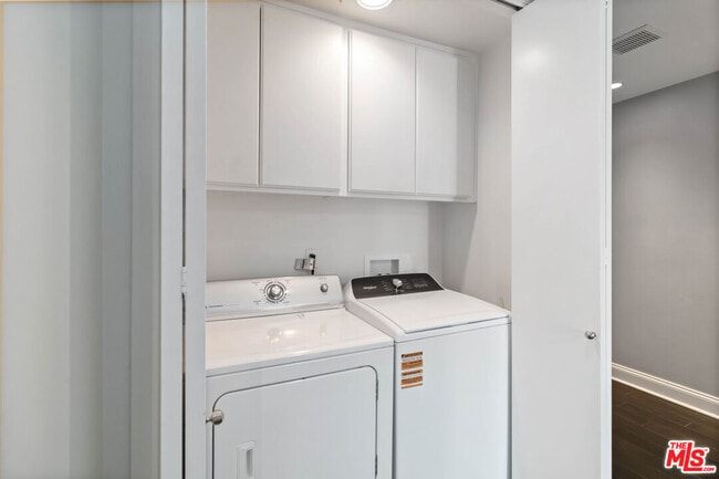 Building Photo - 1875 S Beverly Glen Blvd