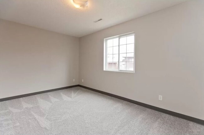 Building Photo - Beautiful 2BR 1ba condo