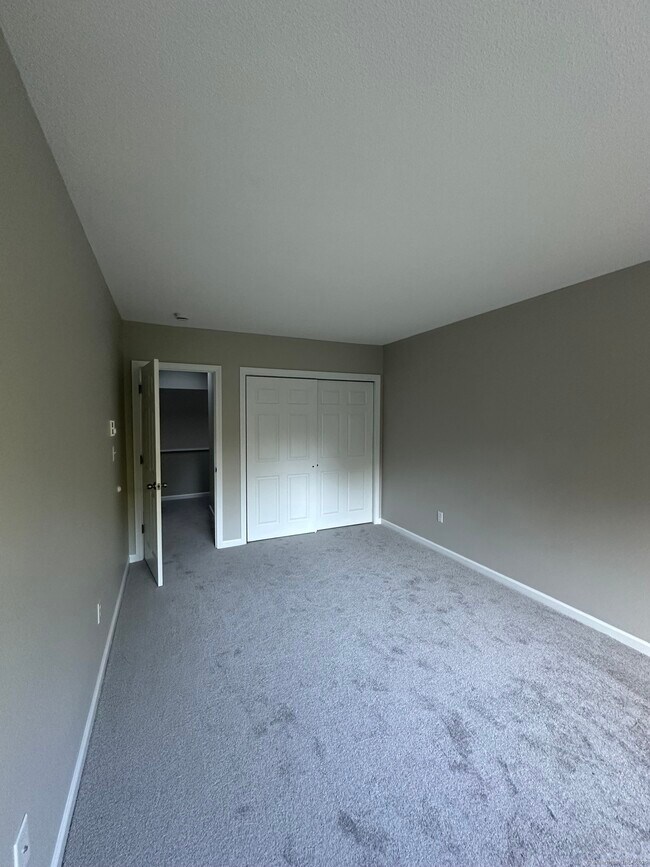 Building Photo - 187 Lovers Ln