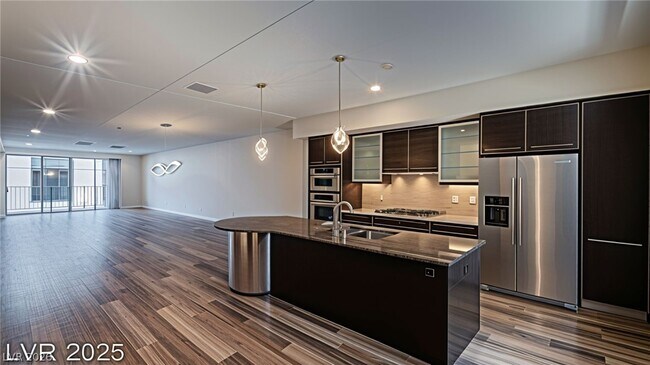 Building Photo - 8925 W Flamingo Rd