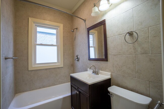 Building Photo - Newly Renovated First Floor Flat-Bright, S...