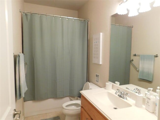 Building Photo - 424 Shayla Ln