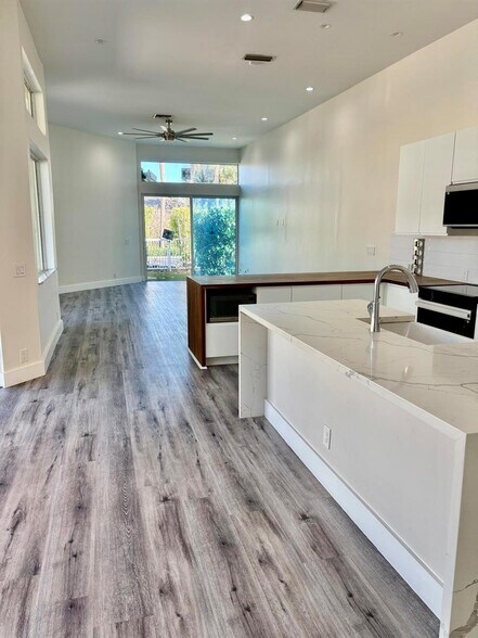 Building Photo - 5865 NW 125th Ave