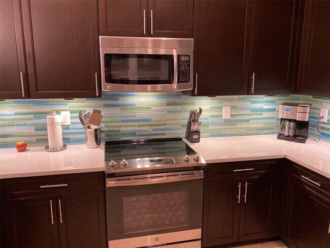 Building Photo - 184 W Bay Cedar Cir