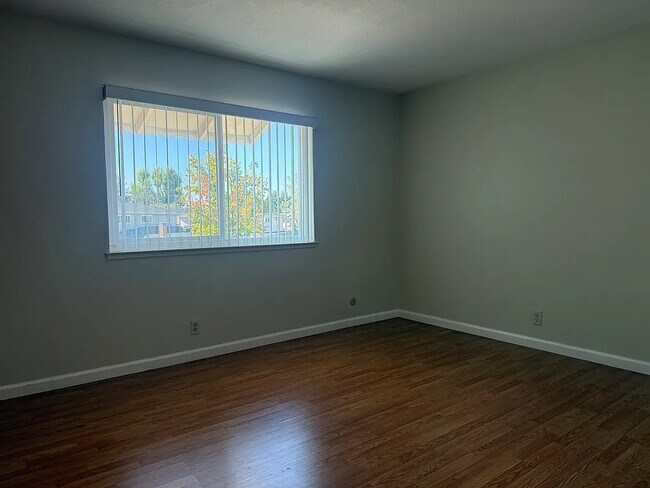 Building Photo - 10366 Greenwood Ct