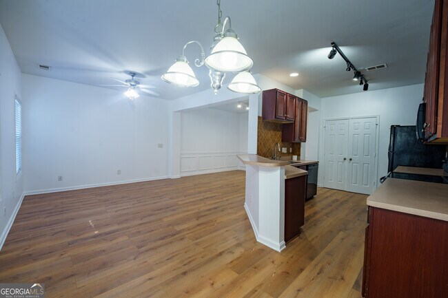 Building Photo - 2555 Flat Shoals Rd