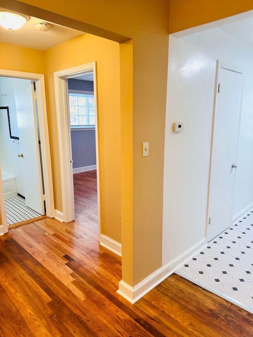 Building Photo - 8805 Plymouth St