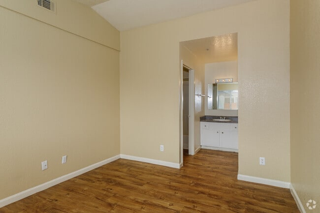 2BR, 2BA - 820SF - The Edge
