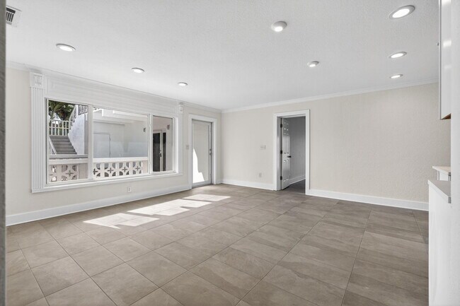 Building Photo - 624 Southwind Cir