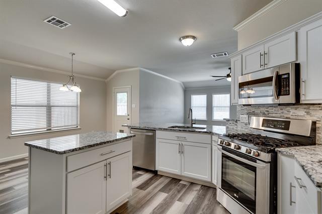 Building Photo - 9604 Palm Valley Dr