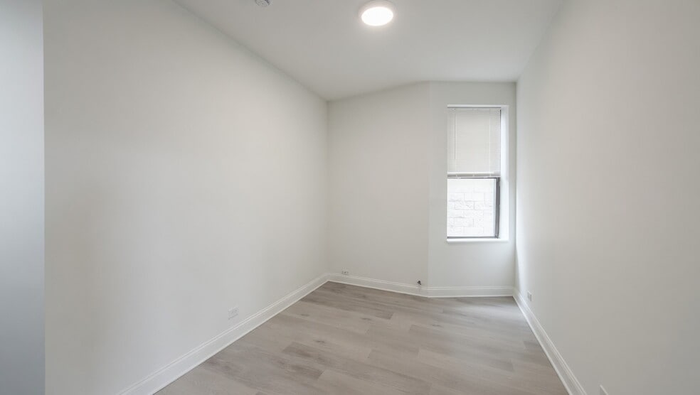 Building Photo - 4832 N Winthrop Ave