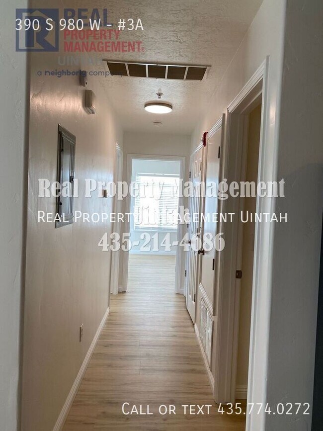 Building Photo - 390 980