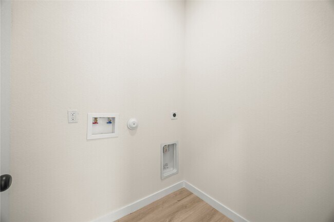 Building Photo - 9709 Pelsey St