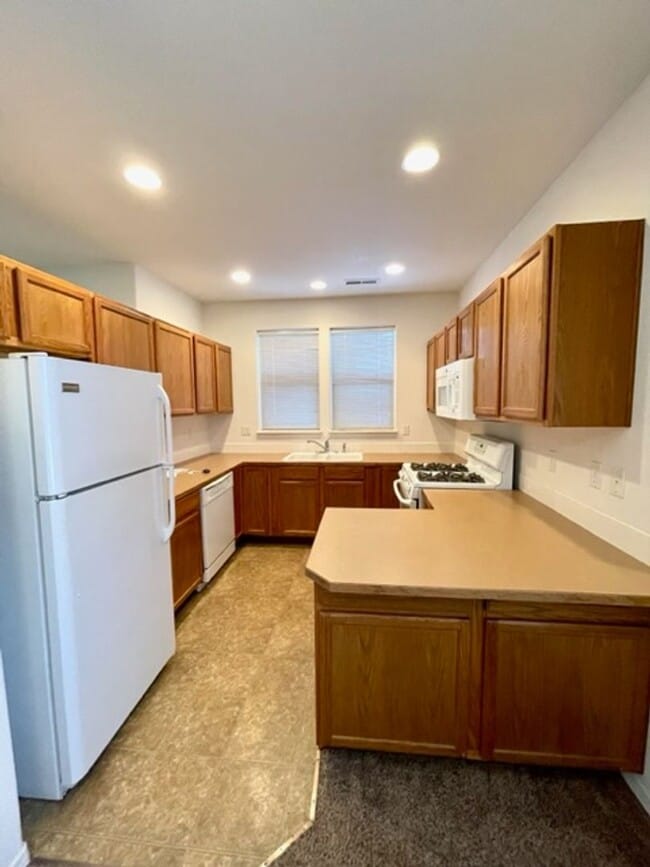 Building Photo - Cozy 3 Bedroom Home in SW Bend!