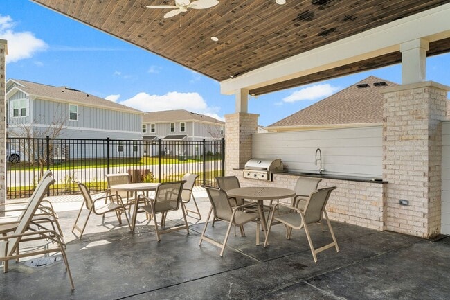 Building Photo - 115 Piper Cv