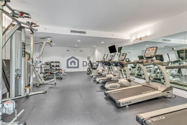 Building Photo - 475 Redwood St