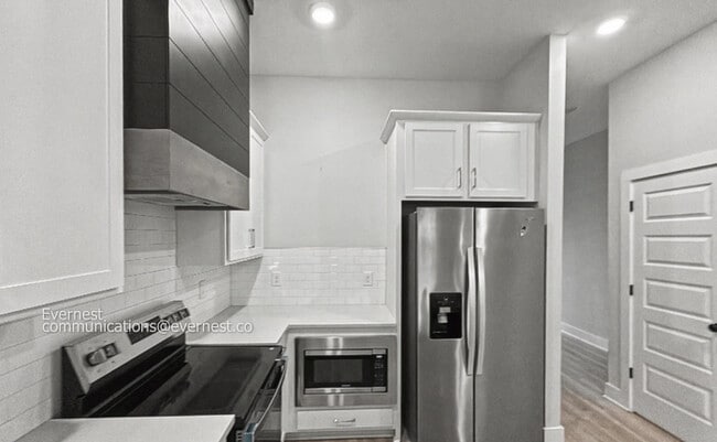 Building Photo - Charming 3BR/3BA Hoover Home with Fenced-In Yard & Modern LVP Flooring