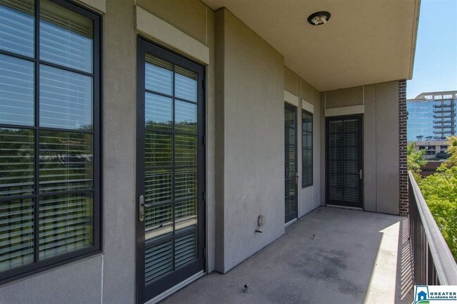 Building Photo - 2600 Highland Ave