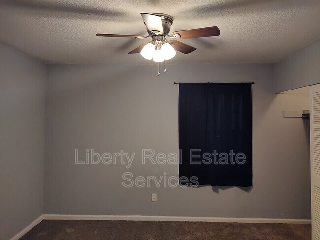 Building Photo - 3 Dogwood St