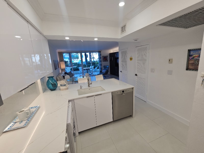 Building Photo - 2501 S Ocean Dr