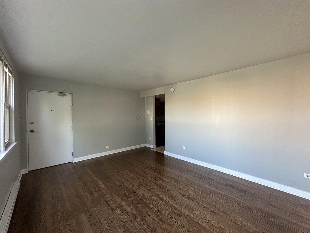 Building Photo - 7628 N Milwaukee Ave