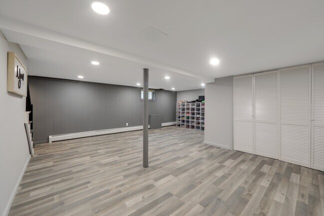 Building Photo - 983 Pines Terrace