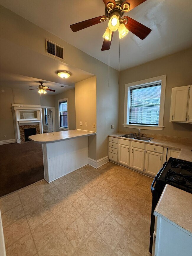 Building Photo - 1309 E Carson St