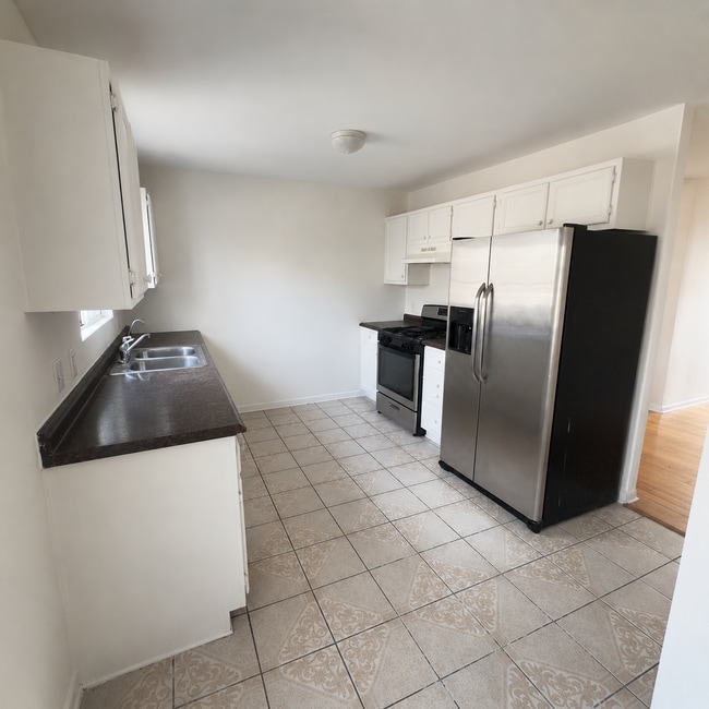 Building Photo - 3321 W 63rd St