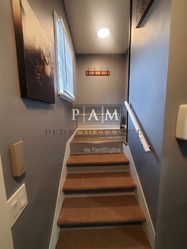 Building Photo - 2829 S Howell Ave