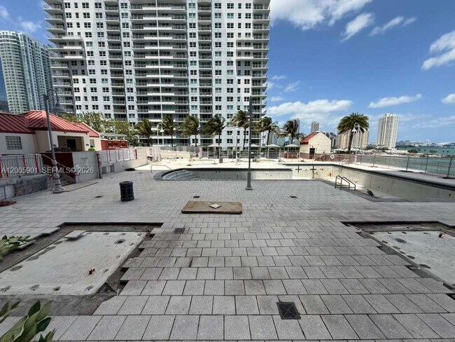 Building Photo - 1155 Brickell Bay Dr