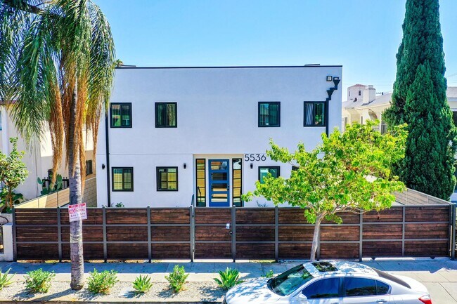 Interior Photo - 5536 Lexington Ave