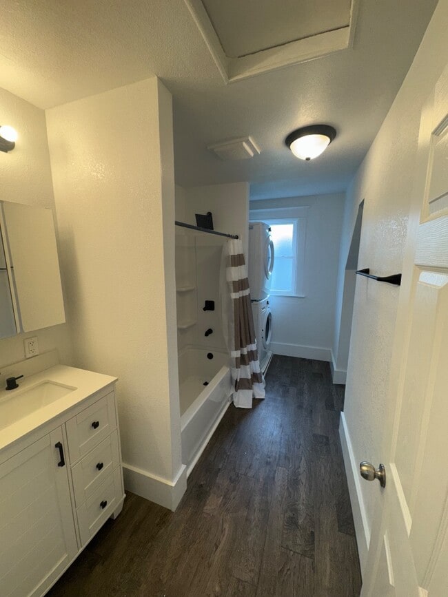 Building Photo - 1420 Okema St