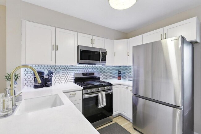 Building Photo - 2621 Wingate Ct