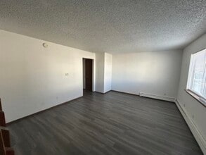 Building Photo - Cute Apartment!!!