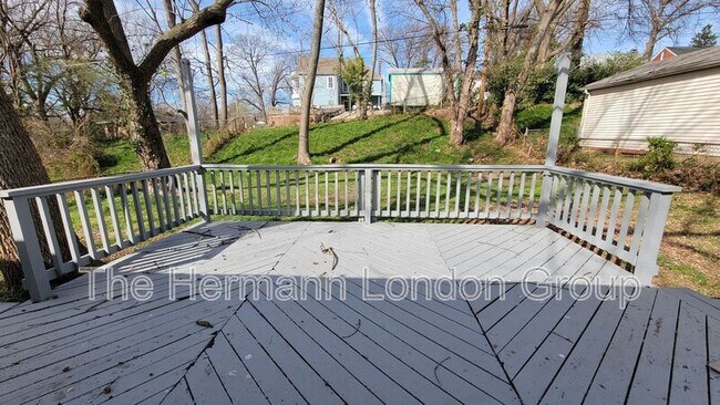 Building Photo - 227 Meadowcrest Dr