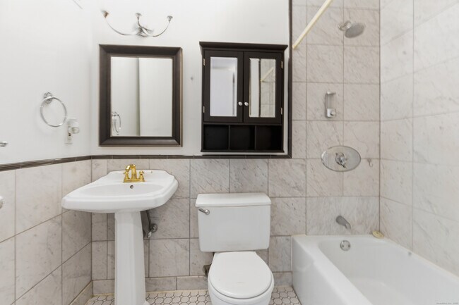 Building Photo - 1 Gold St