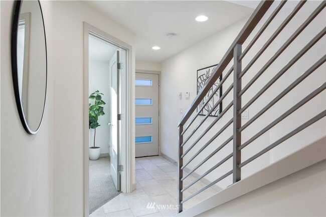 Building Photo - Modern 4-Bedroom Townhome in the Heart of ...