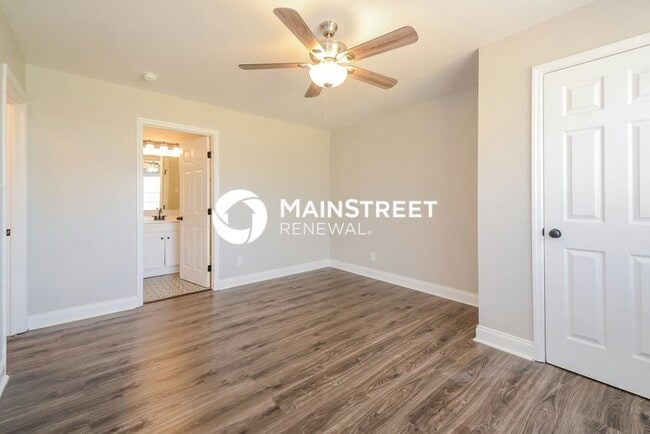 Building Photo - 4 Bedroom Pet-Friendly Home in HUEYTOWN, AL with Main Street Renewal