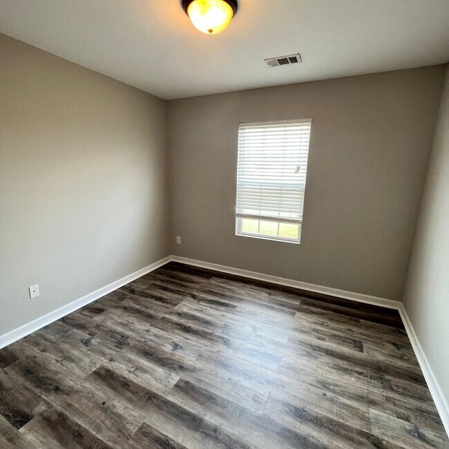 Building Photo - 6438 Swallowtail Dr