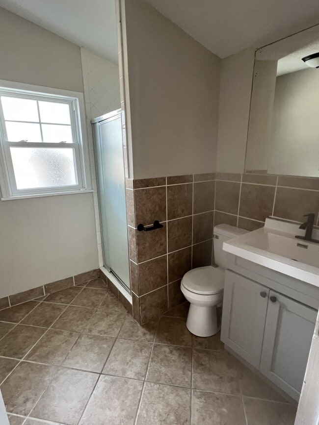 Building Photo - 214 W Buena Vista Ave